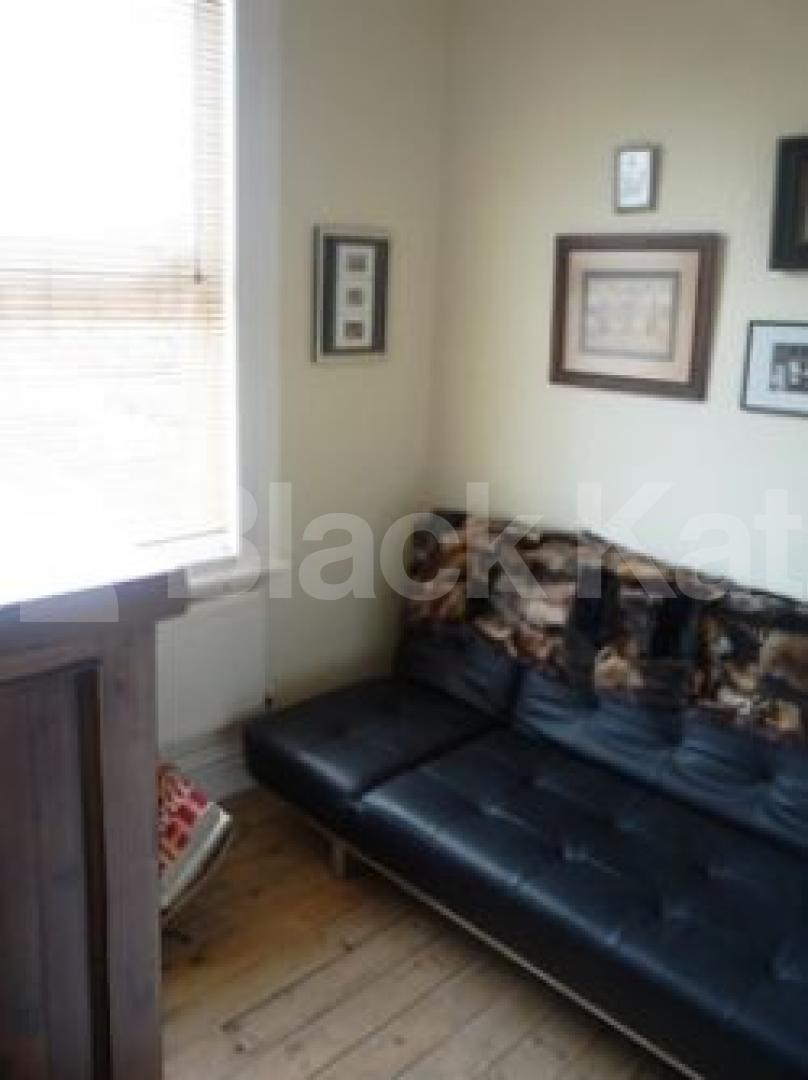 			A MUST SEE!, 3 Bedroom, 1 bath, 1 reception Flat			 North View road, CROUCH END